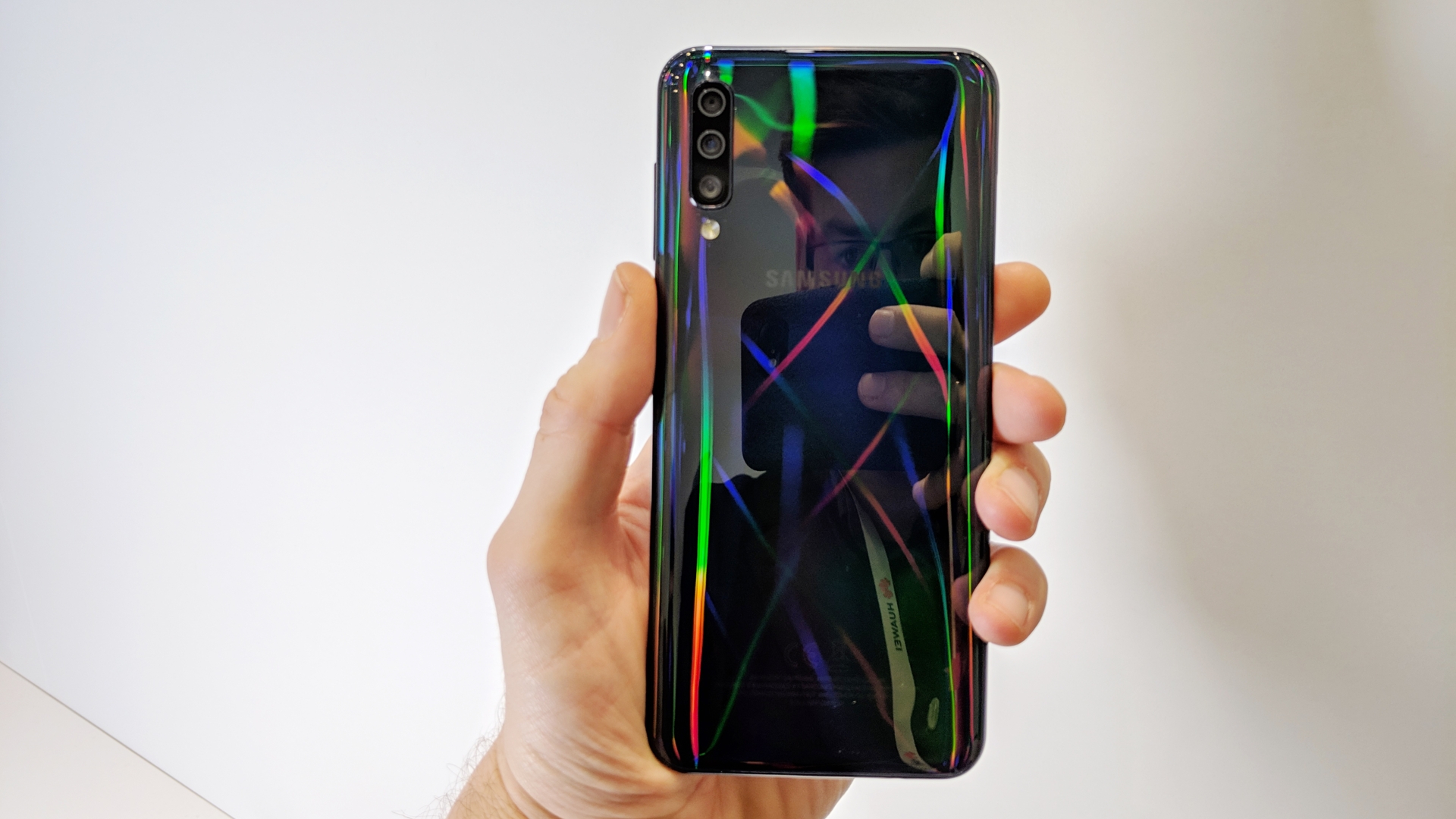 Samsung A 50 Hand hält Smartphone