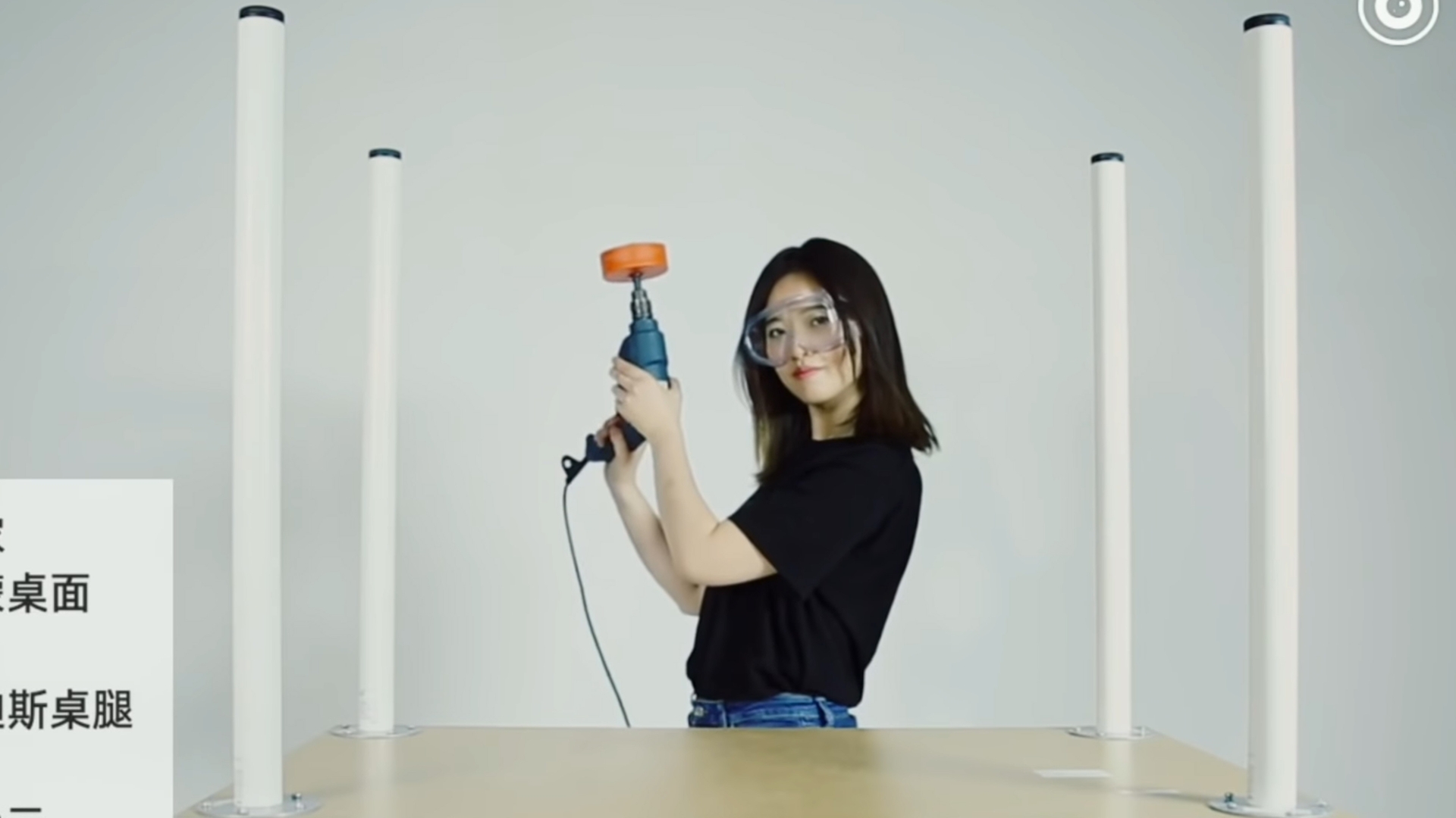 So baut man einen IKEA-Tisch mit kabellosem Aufladen So baut man einen IKEA-Tisch mit kabellosem Aufladen