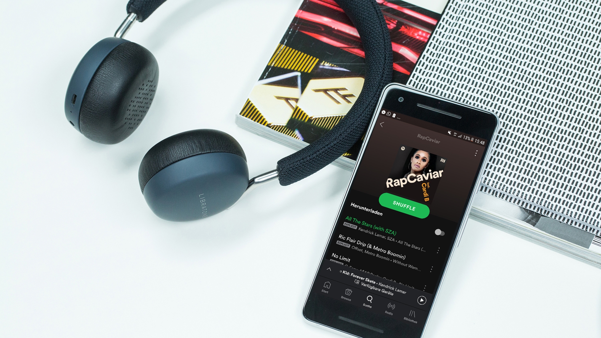 Spotify Social Listening Die Spotify-App ist auf einem Smartphone geöffnet