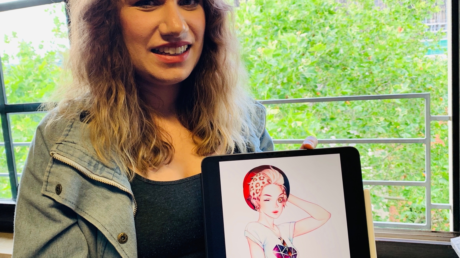 Künstlerin-Niloo-designt-nur-noch-auf-dem-iPad-Pro- Künstlerin Niloo mit iPad Pro