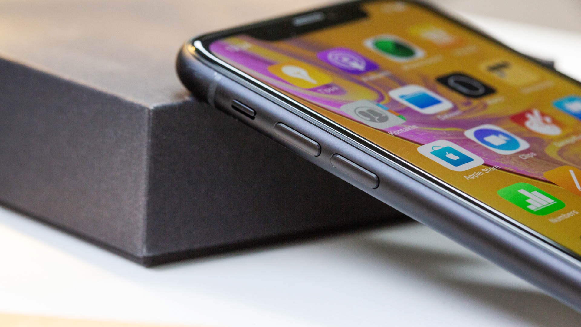 Das iPhone Xr hat ein flaches Display, beim iPhone 2020 könnte das anders werden Das iPhone Xr hat ein flaches Display, beim iPhone 2020 könnte das anders werden