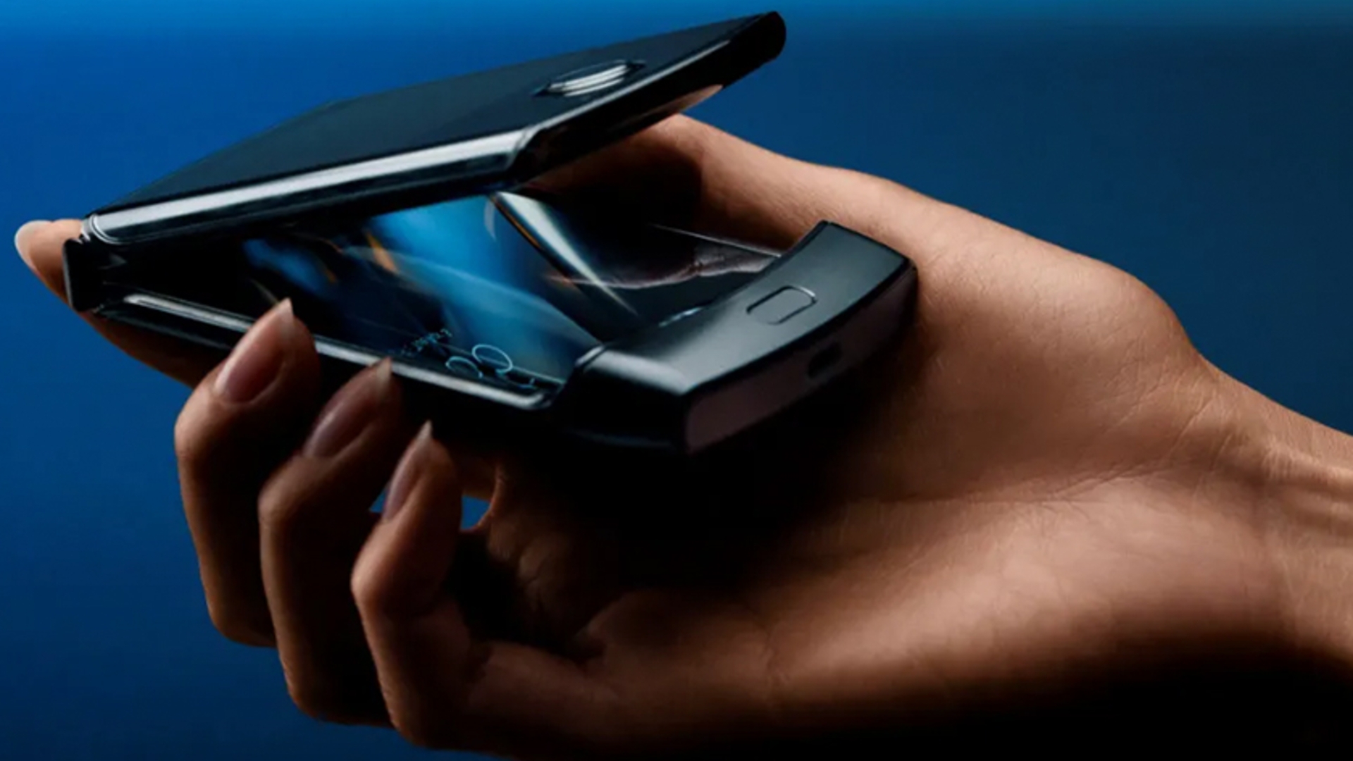 Motorola Razr jetzt erhältlich: So viel soll das Falthandy mit Kult-Attitüde kosten Motorola Razr jetzt erhältlich: So viel soll das Falthandy mit Kult-Attitüde kosten