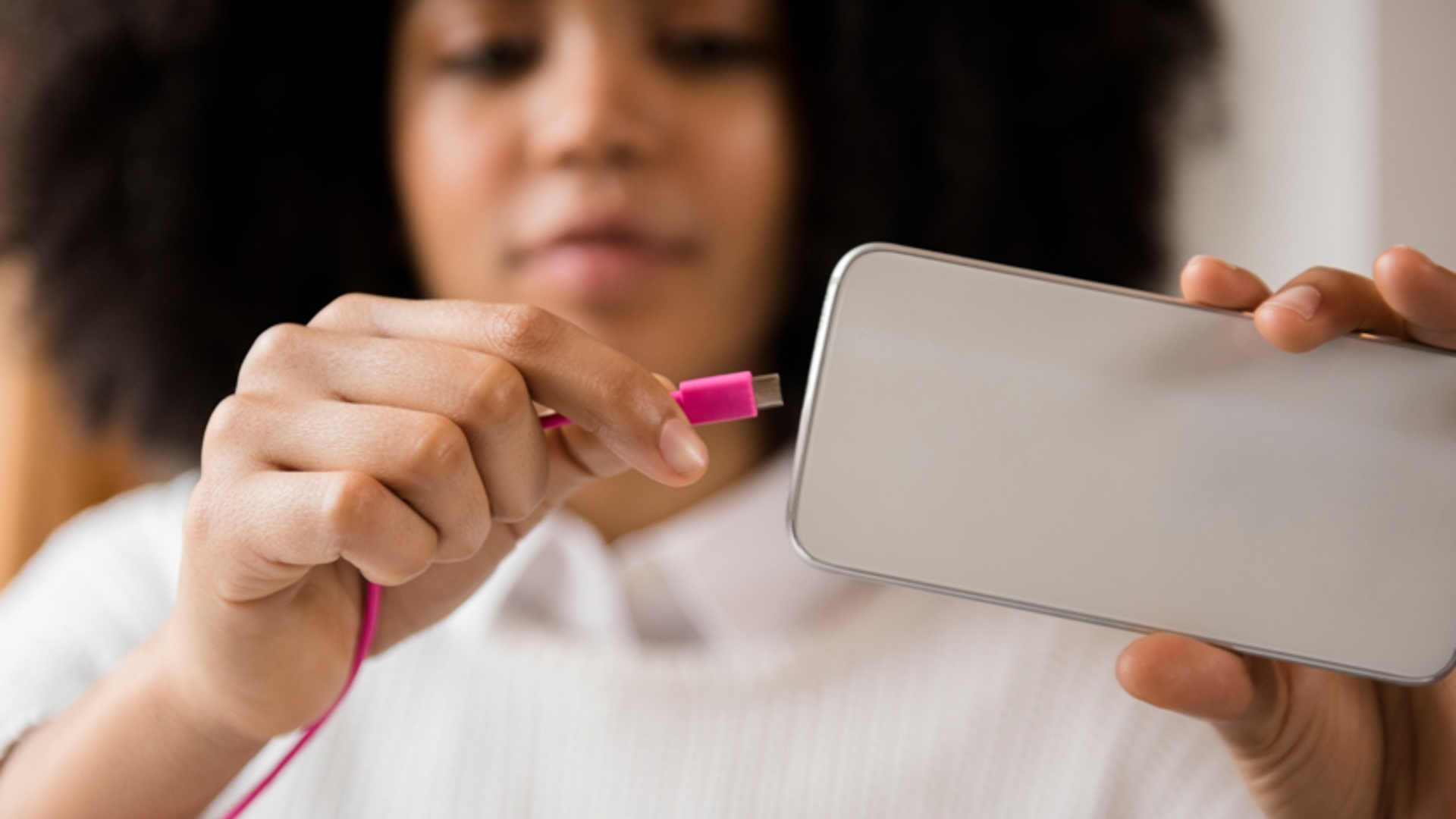 Apple gegen EU-Beschluss zu einheitlichen Ladekabeln – wird Innovation gebremst? Apple gegen EU-Beschluss zu einheitlichen Ladekabeln – wird Innovation gebremst?