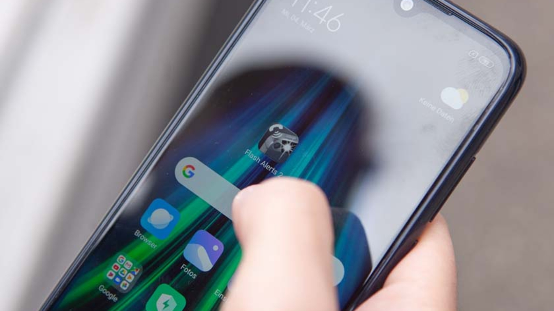 Redmi Note 8T Flash App Startbildschirm Xiaomi Redmi Note 8T mit Daumen auf dem Display