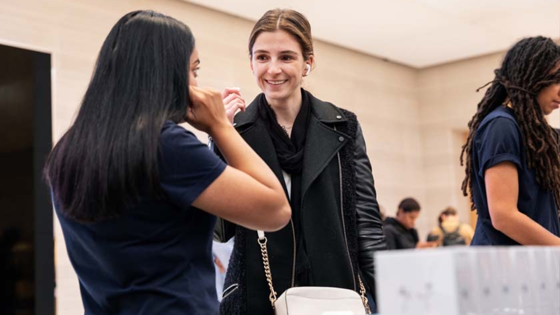 AirPods und Apple Watch im Store testen: Ab jetzt nur noch eingeschränkt möglich