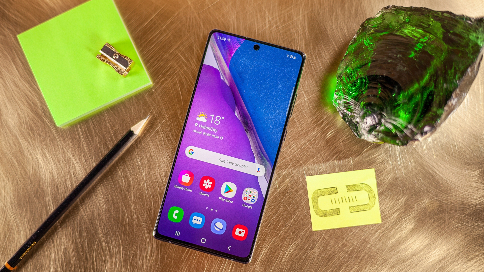Samsung Galaxy Note 20 CURVED Shooting 1 Samsung Galaxy Note 20 mit eingeschaltetem Display von oben