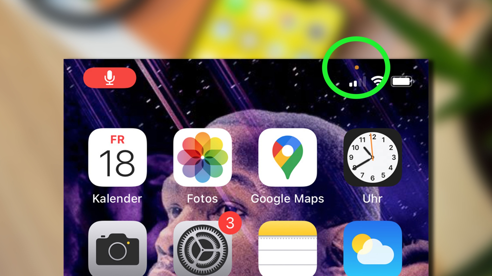 Orangefarbener Punkt auf dem iPhone Punkt orange auf Phone