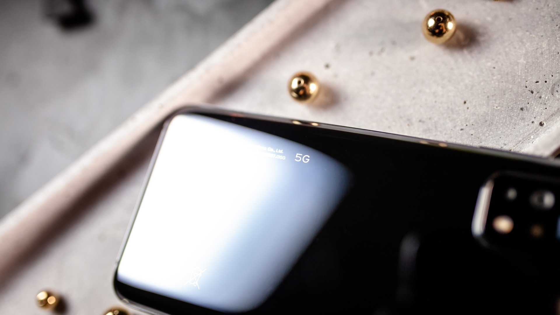 Xiaomi Mi 10T Pro 5G CURVED Fotos 003 Rückseite des Xiaomi Mi 10T Pro mit "5G"-Schriftzug