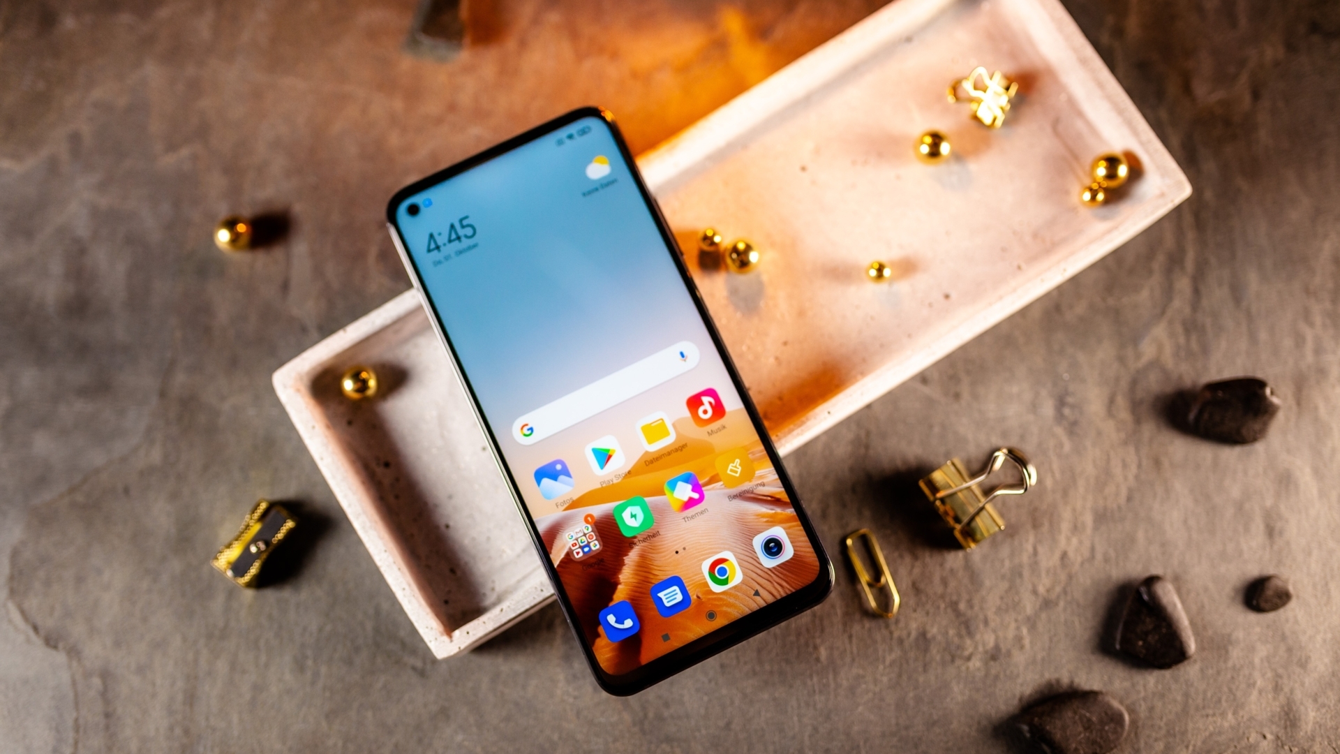 Xiaomi Mi 10T Pro 5G CURVED Fotos 015 Vorderseite des eingeschalteten Xiaomi Mi 10T Pro 5G