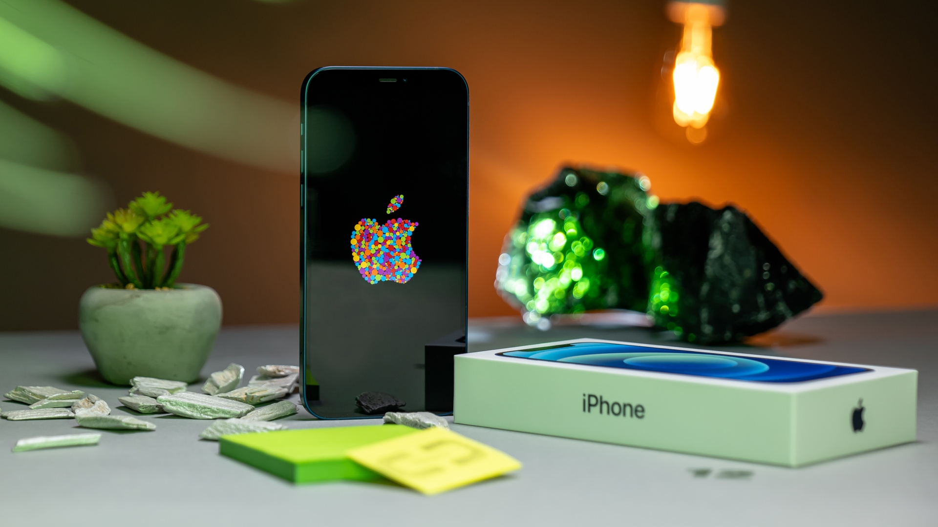 Wir haben das iPhone 12 (Bild) ausführlich getestet IPhone 12 ausgepackt