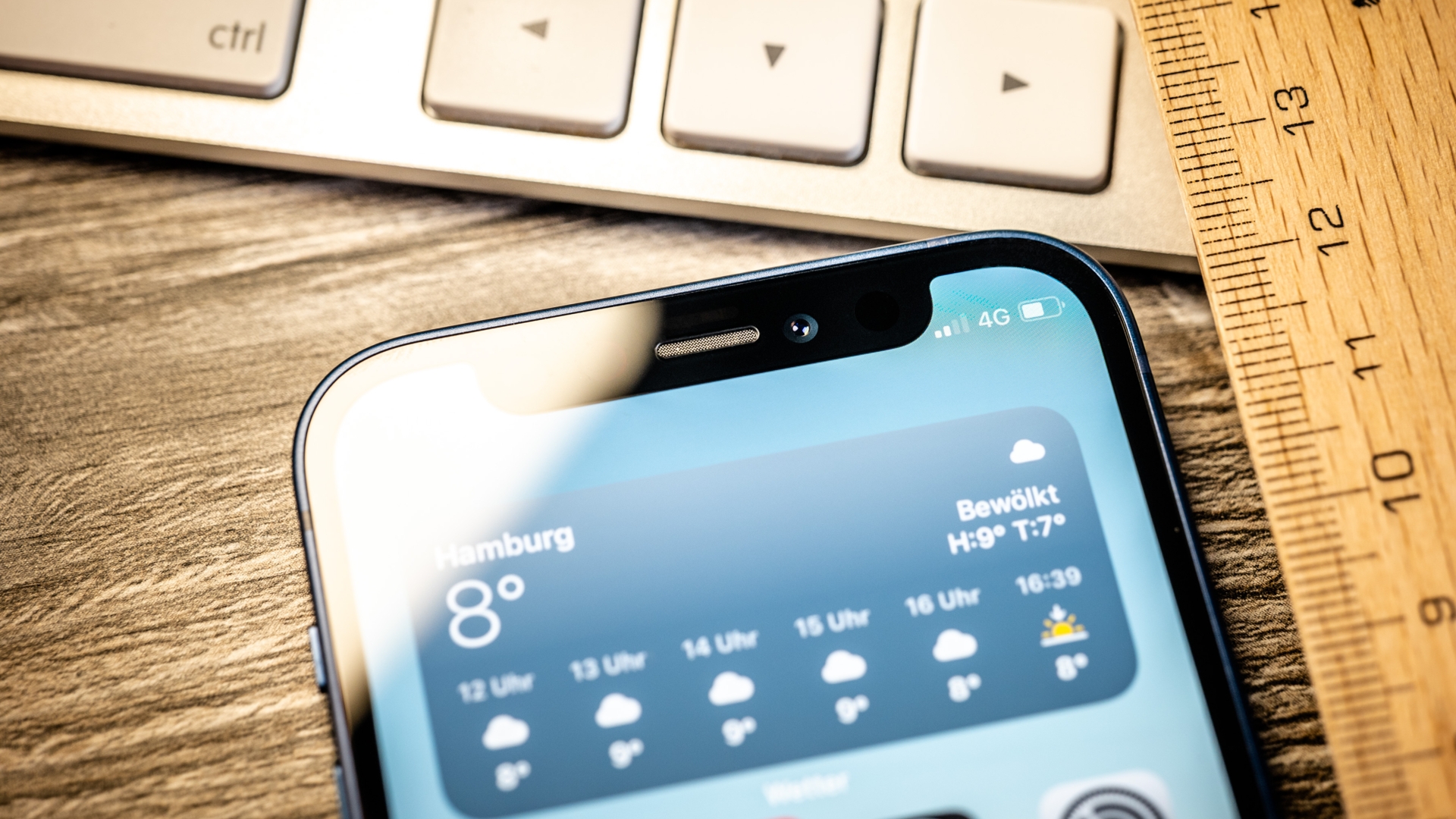 An sonnigen Tagen kann euer Display plötzlich dunkler werden. Das hat einen Grund. iPhone 12 Mini