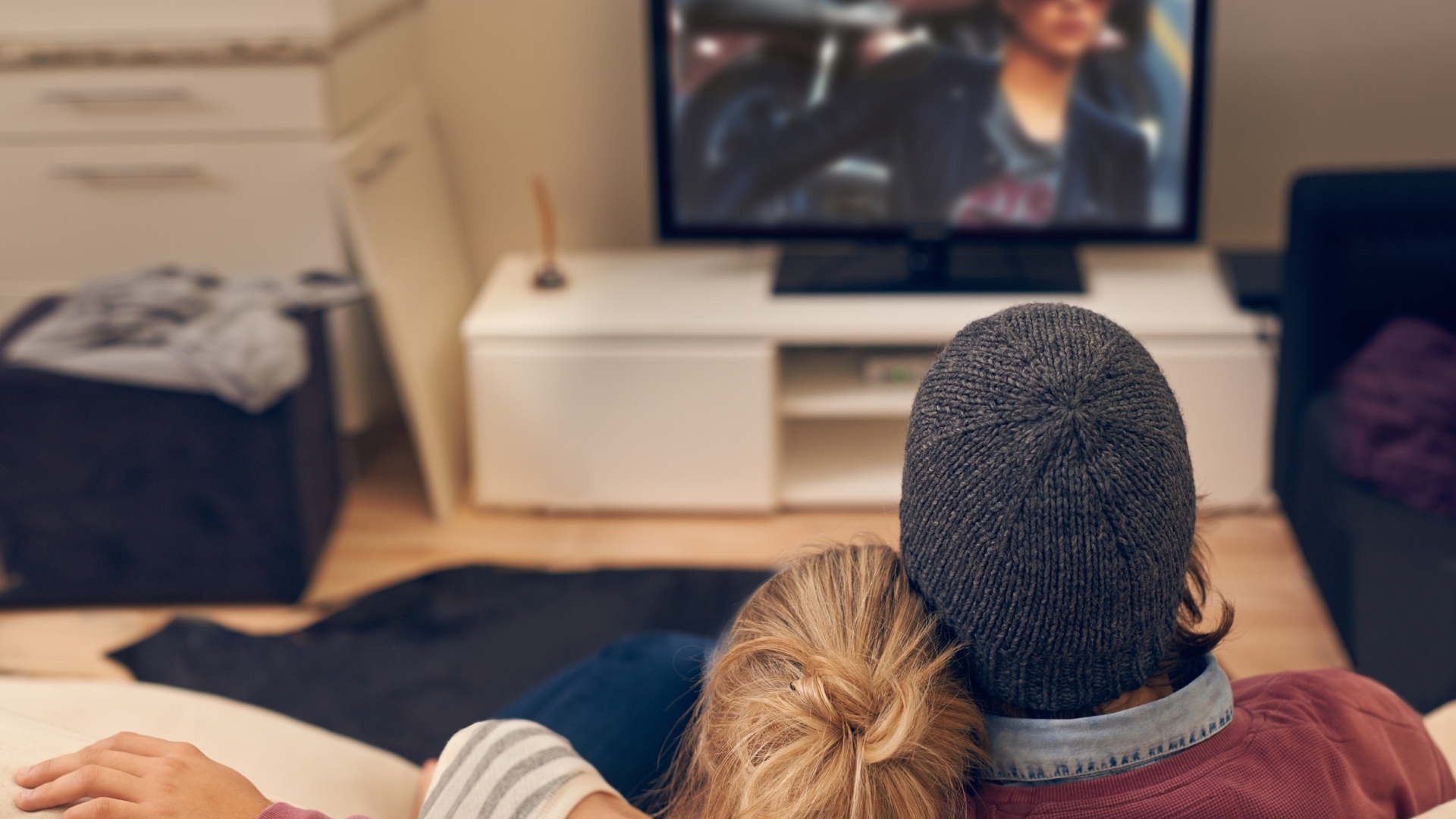 Mit Netflix, o2 TV und Co. lassen sich daheim gemütlich Serien streamen