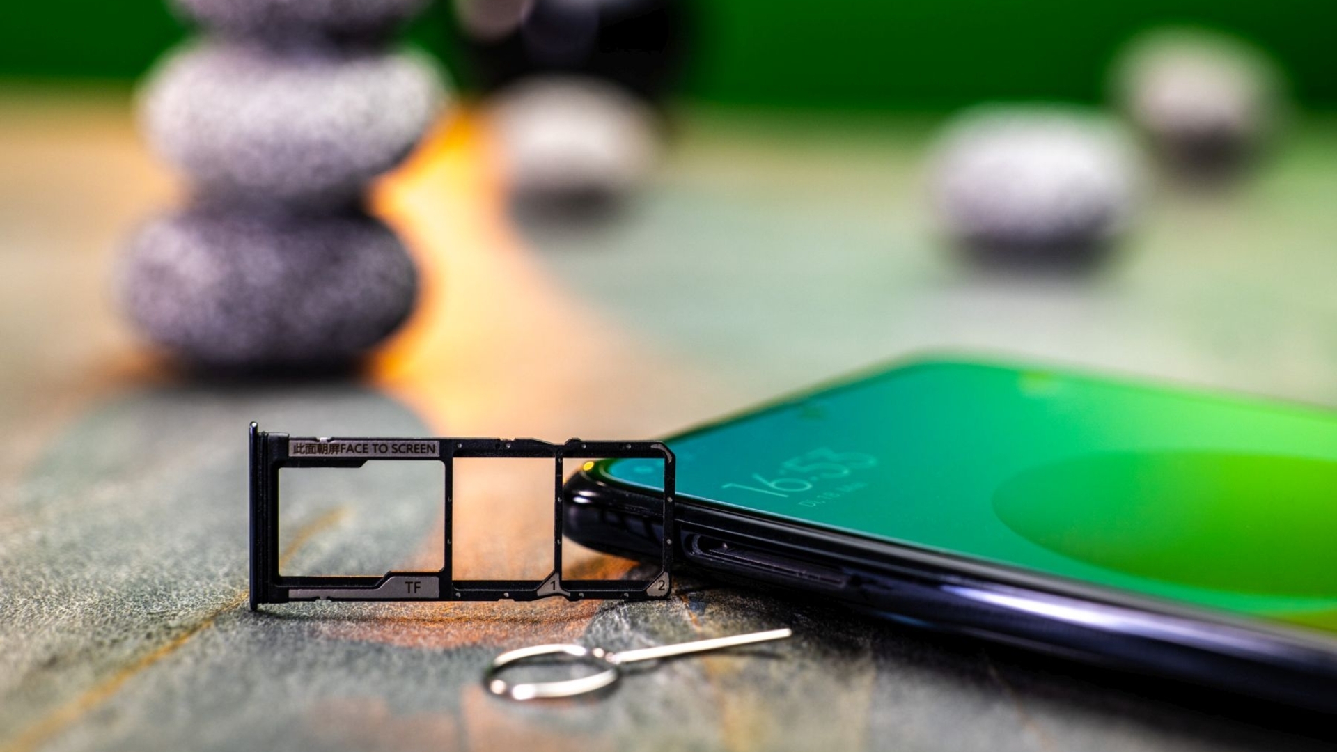 Wir erklären, wie ihr eure Rufnummer erfolgreich zu o2 mitnehmen könnt Xiaomi Redmi Note 10 Pro SIM Einschub