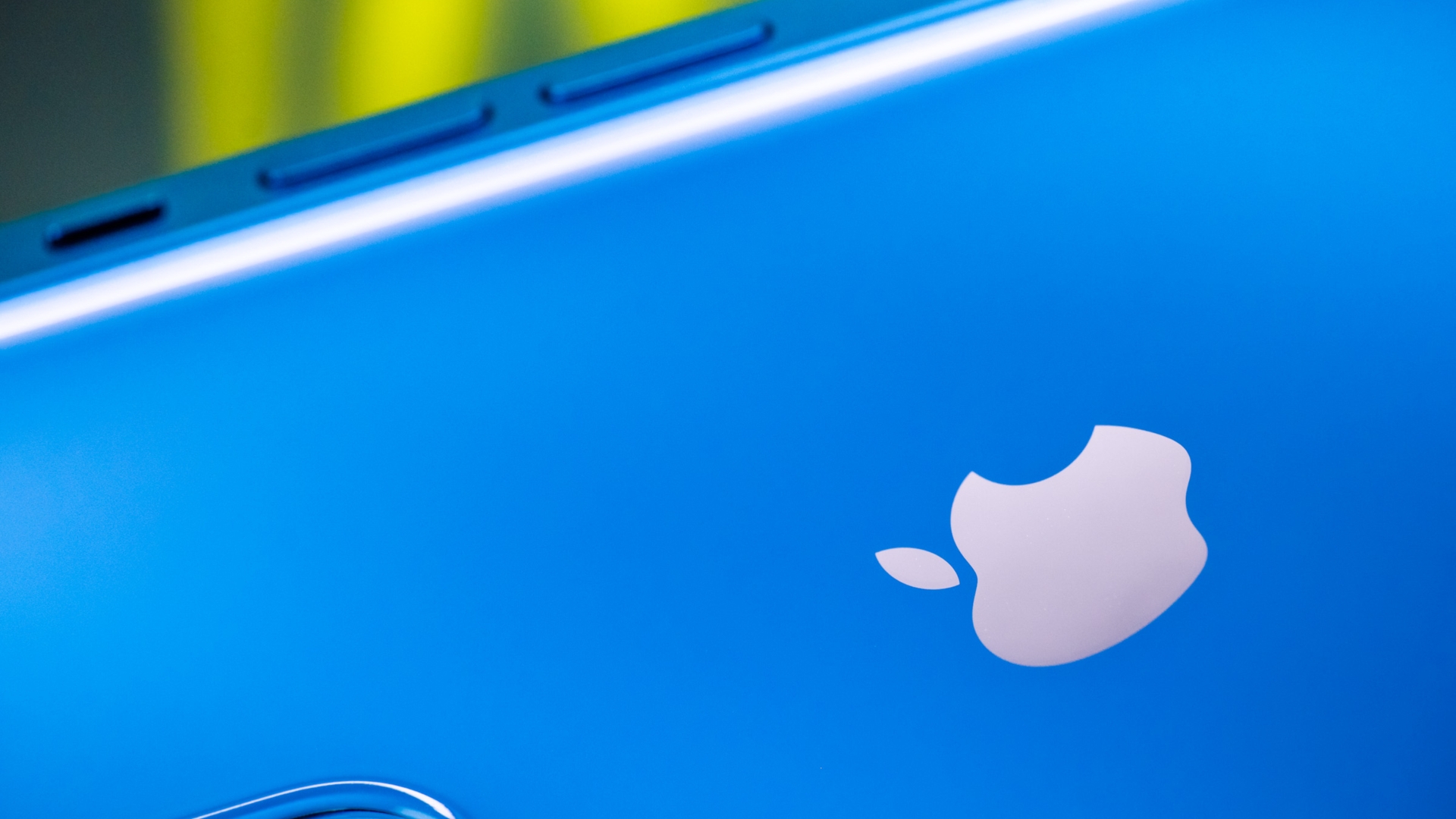 iphone-13-mini-apple-logo-2 iPhone 13 mini Apple Logo