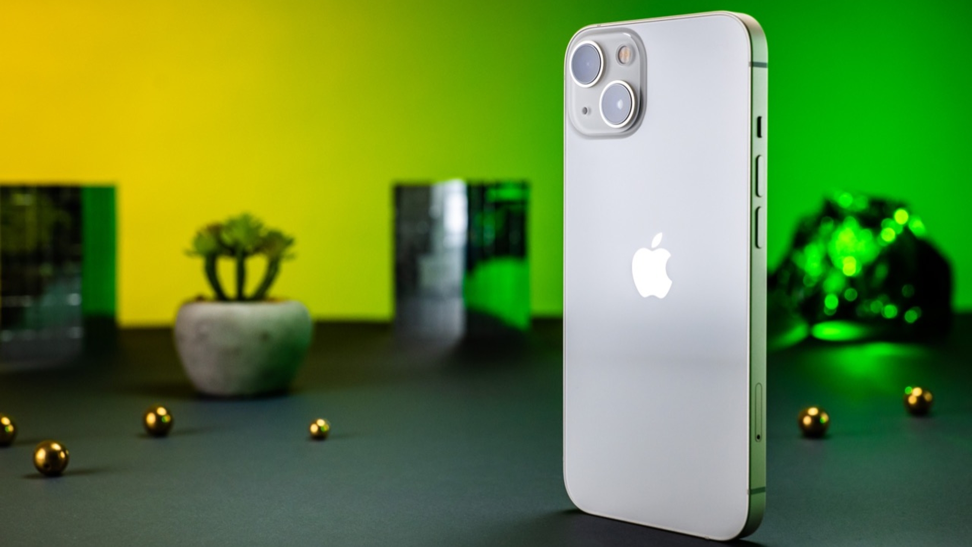 Ihr habt ein gutes Angebot zum iPhone 13 gesehen und seid noch unschlüssig? Dann lest weiter. iPhone 13 Test Aufmacher 5