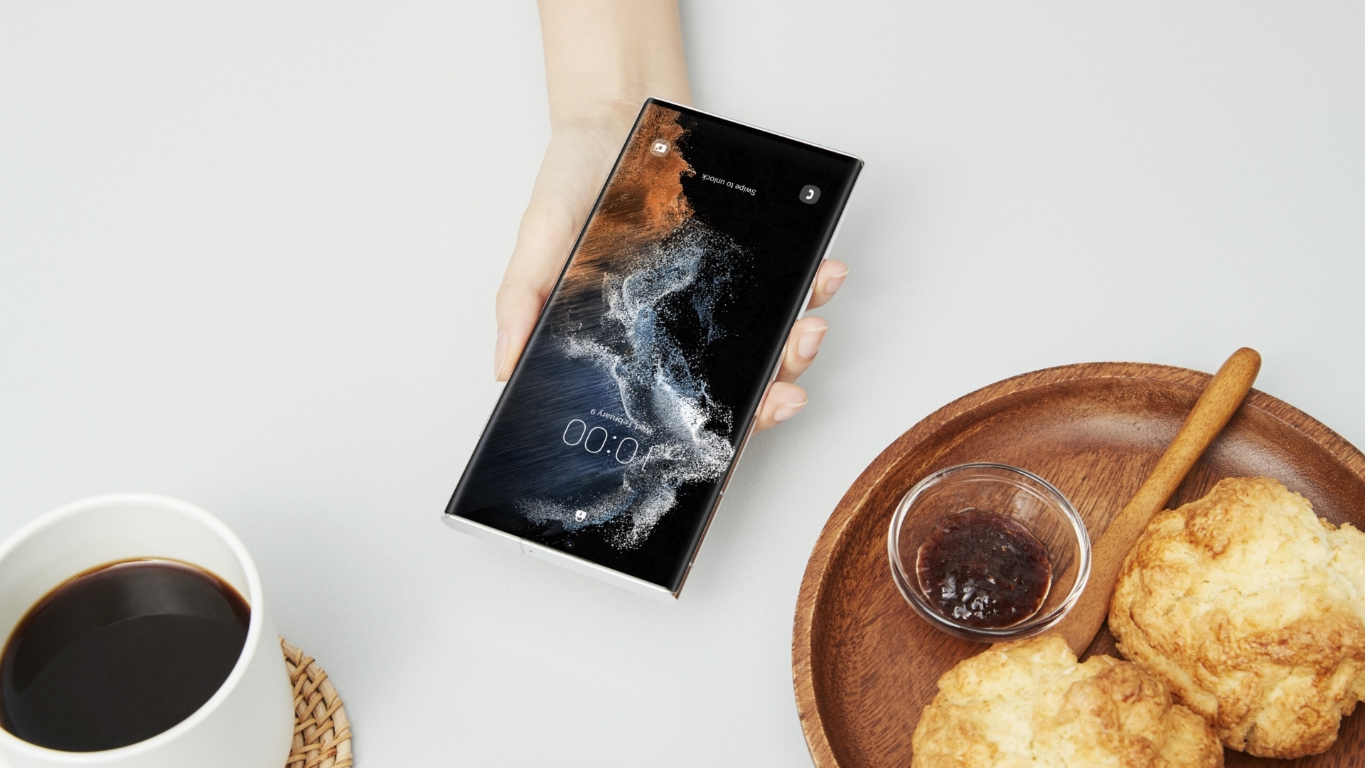 Galaxy S22 Ultra Display Samsung Galaxy S22 Ultra in der Hand