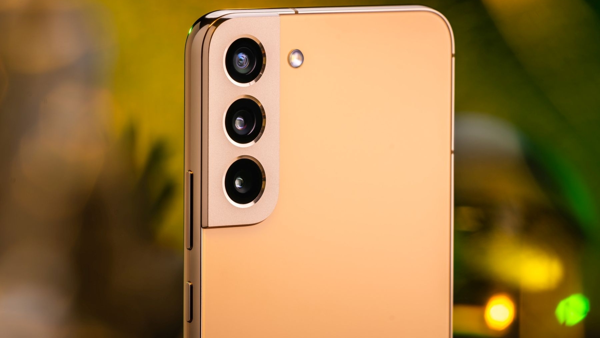 Auch im Galaxy S22 Plus (Bild): Schon seit Jahren setzt Samsung auf ein praktisch identisches Ultraweitwinkelobjektiv mit 12 MP Galaxy S22 Plus