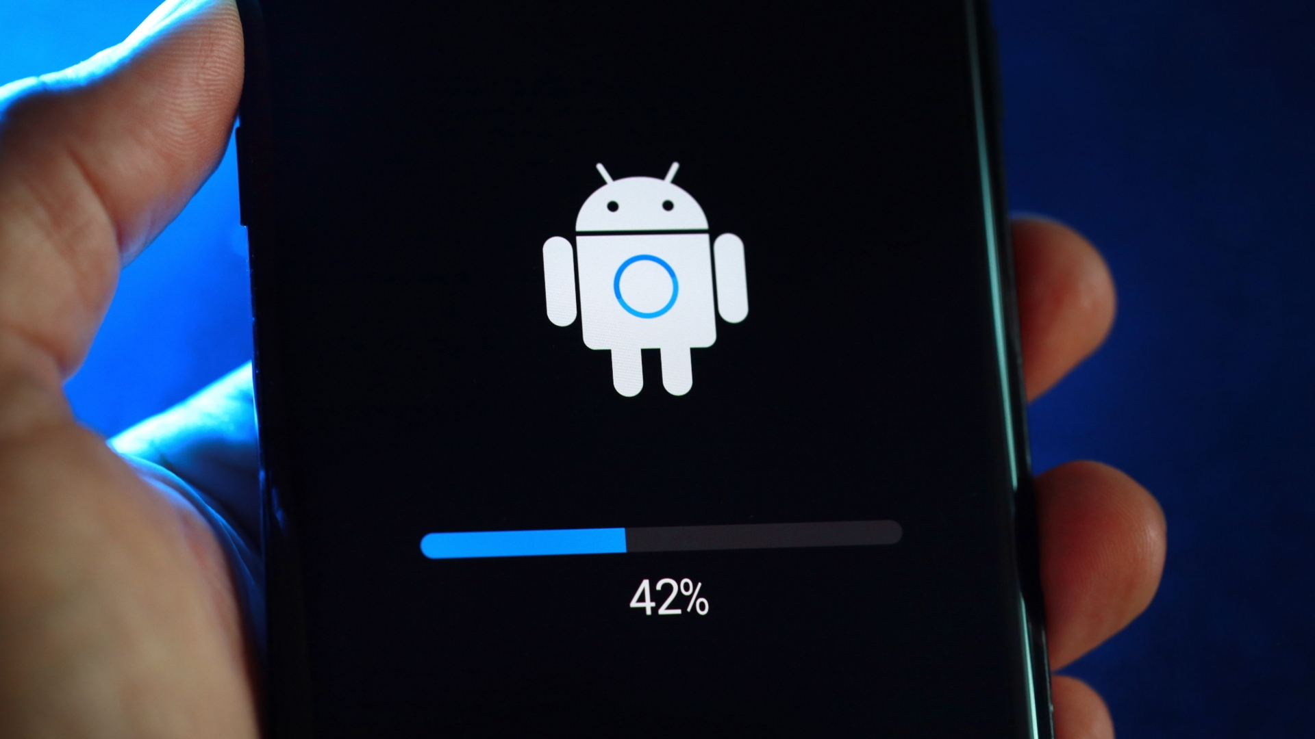Manchmal hilft ein Neustart des Betriebssystems, wenn das Handy langsam ist – manchmal aber auch das Löschen des Cache Android-Update Ladebildschirm