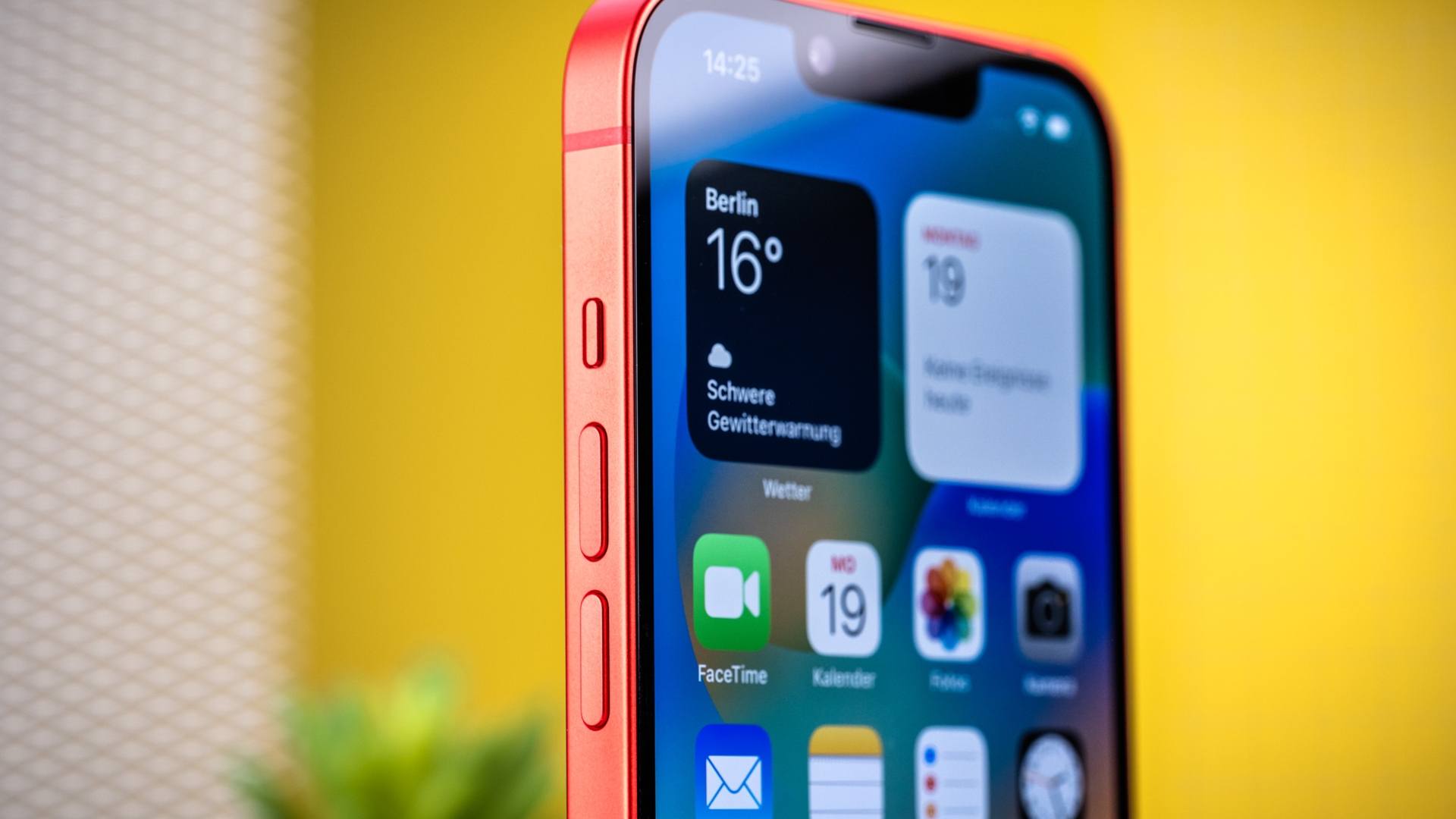 iPhone 14 und Co.: Ältere iPhones machen dem aktuellen Modell Konkurrenz iPhone 14 Display und Seitentasten