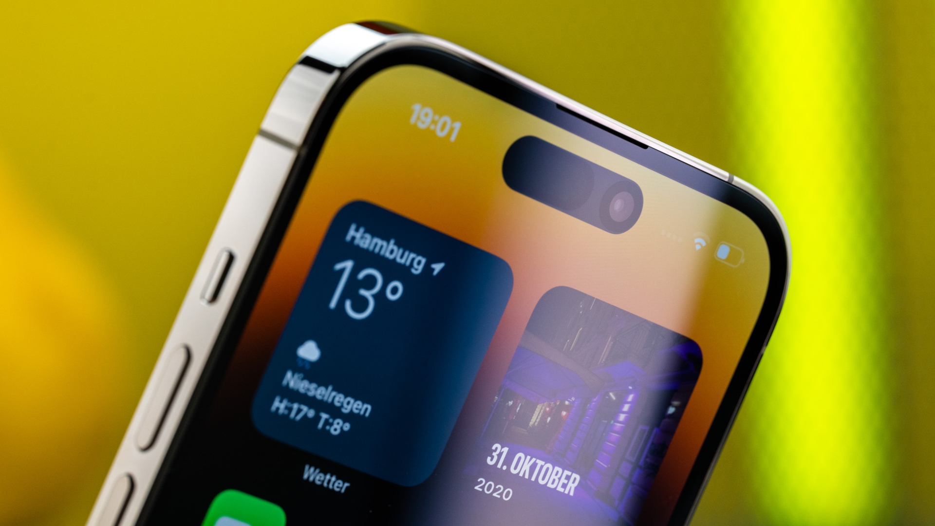 iphone-14-pro-notch iphone-14-pro-notch