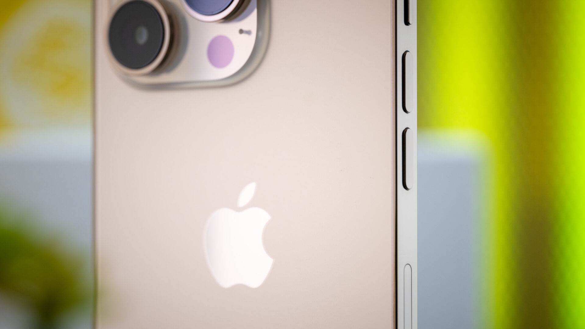 Apples KI-Features sollen zum Start von iOS 18 und der iPhone-16-Serie komplett fehlen iPhone 14 Pro Rückseite