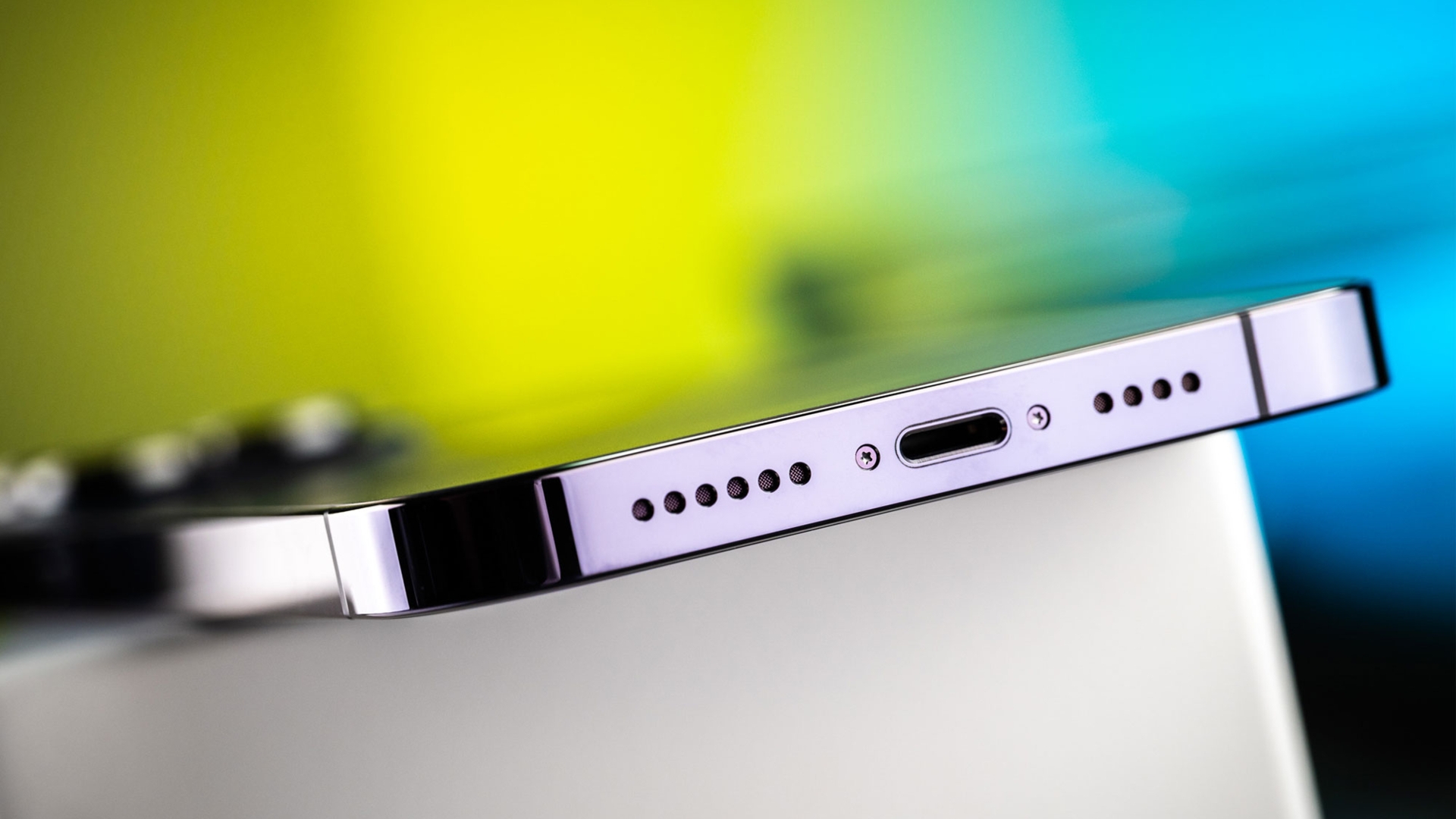 Das iPhone 15 Pro wird einen Slot haben, den das iPhone 14 Pro (Bild) definitiv nicht hat iPhone 14 Pro Max Stereo-Lautsprecher