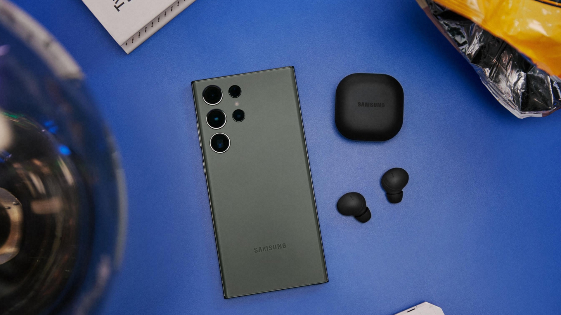 Auf der Rückseite des Galaxy S23 Ultra befinden sich vier Objektive Galaxy S23 Ultra Kamera von oben