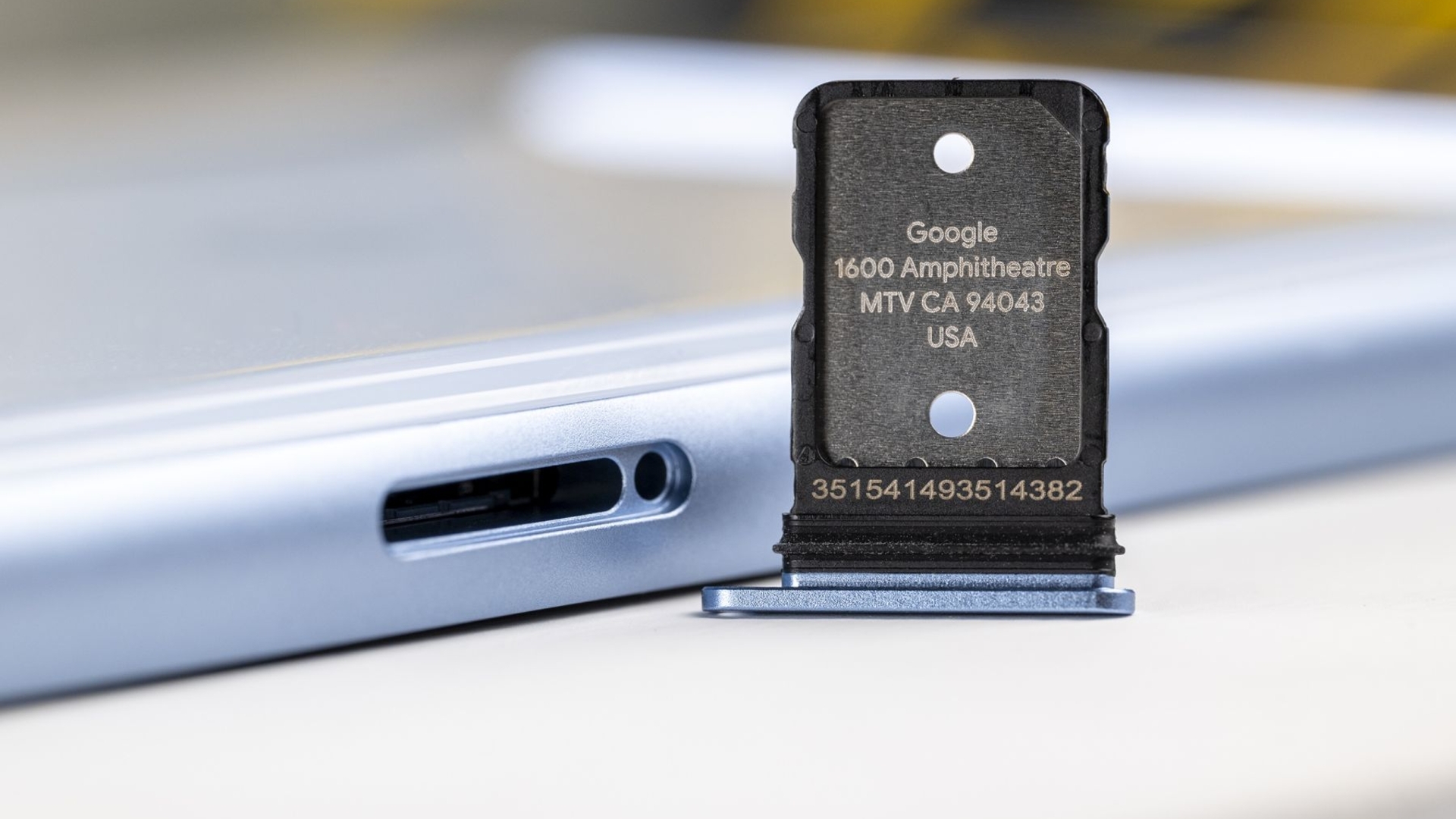 So findest du auch mit Schufa-Eintrag den richtigen Tarif Pixel 7a SIM Slot