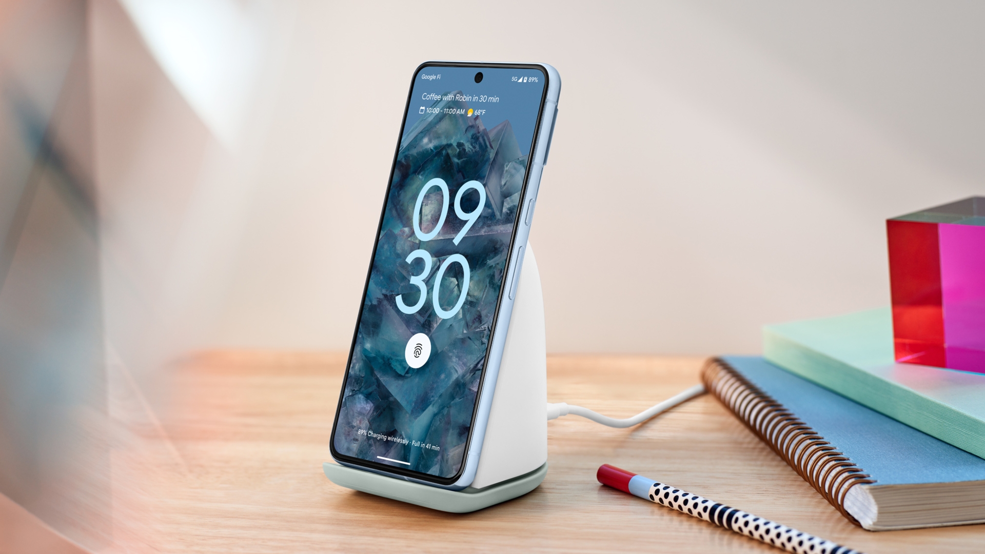 Das Google Pixel 8 Pro (Bild) ist spürbar teurer als das Standardmodell Google Pixel 8 Pro mit Pixel Stand (2. Gen.)