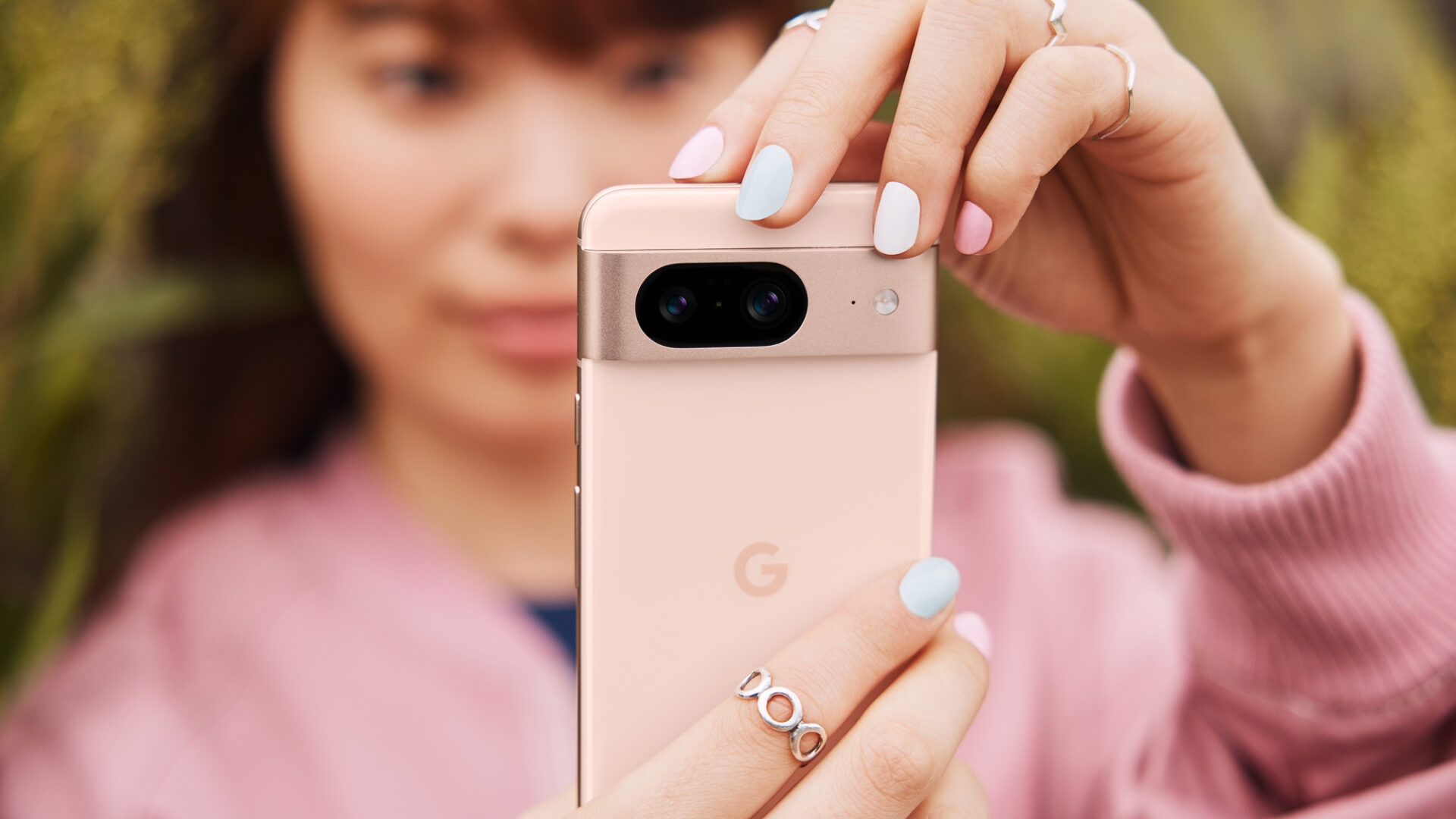 Google Pixel 8 in Rose mit Dual-Kamera