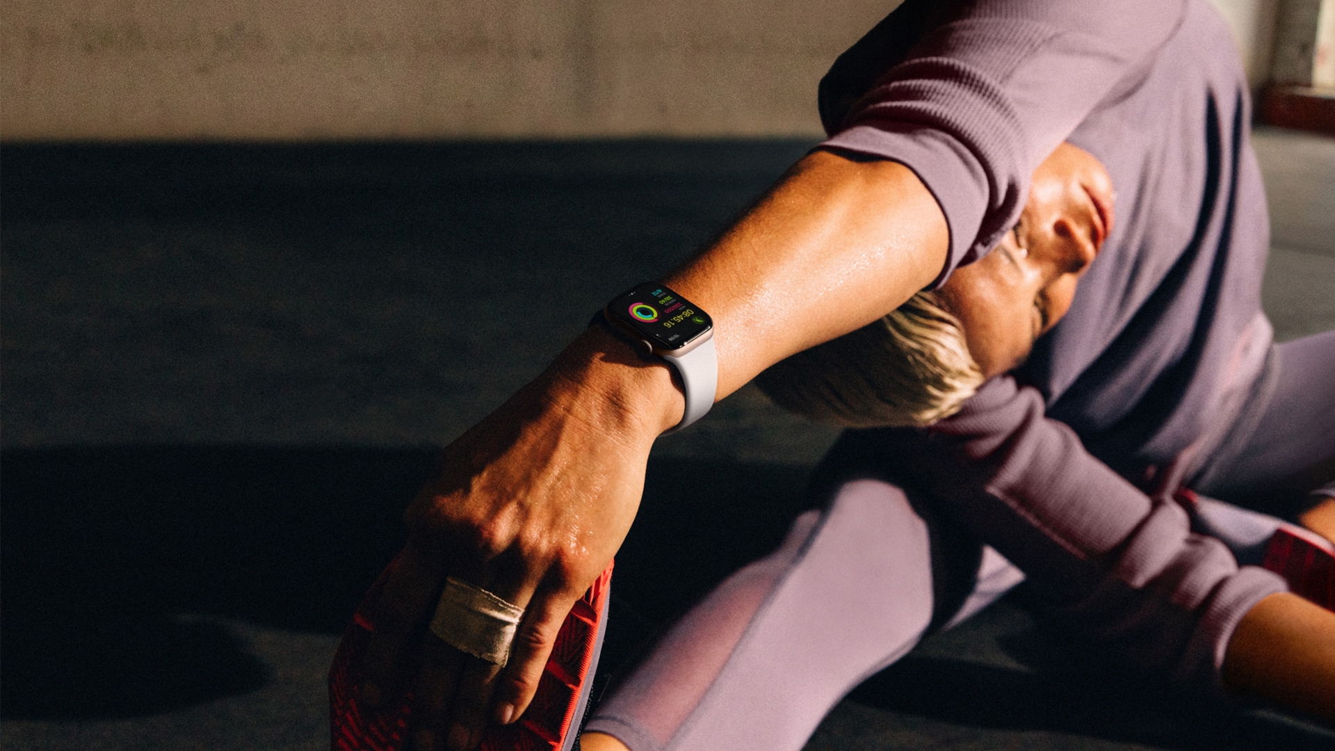 Die Apple Watch Series 10 beim Yoga Die Apple Watch Series 10 beim Yoga