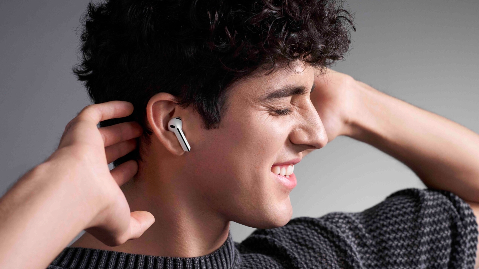 Hättet ihr es erkannt? Das sind keine AirPods, sondern die Galaxy Buds 3 Die Galaxy Buds 3 im Ohr