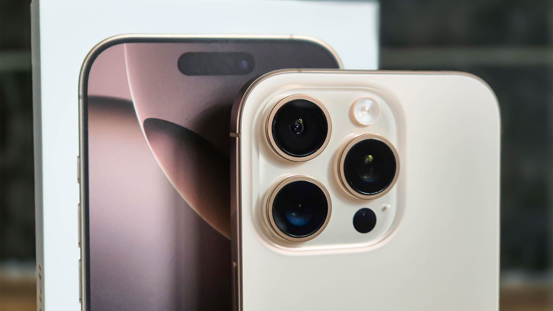 Erste Black-Week-Angebote zum iPhone 16 Pro (Bild) starten bei Mobilfunkanbietern Erste Black-Week-Angebote zum iPhone 16 Pro (Bild) starten bei Mobilfunkanbietern
