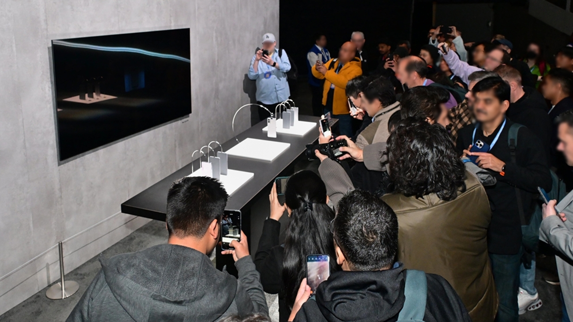 Die Vorfreude auf das S25 Edge ist groß Galaxy S25 Edge auf dem Unpacked Event