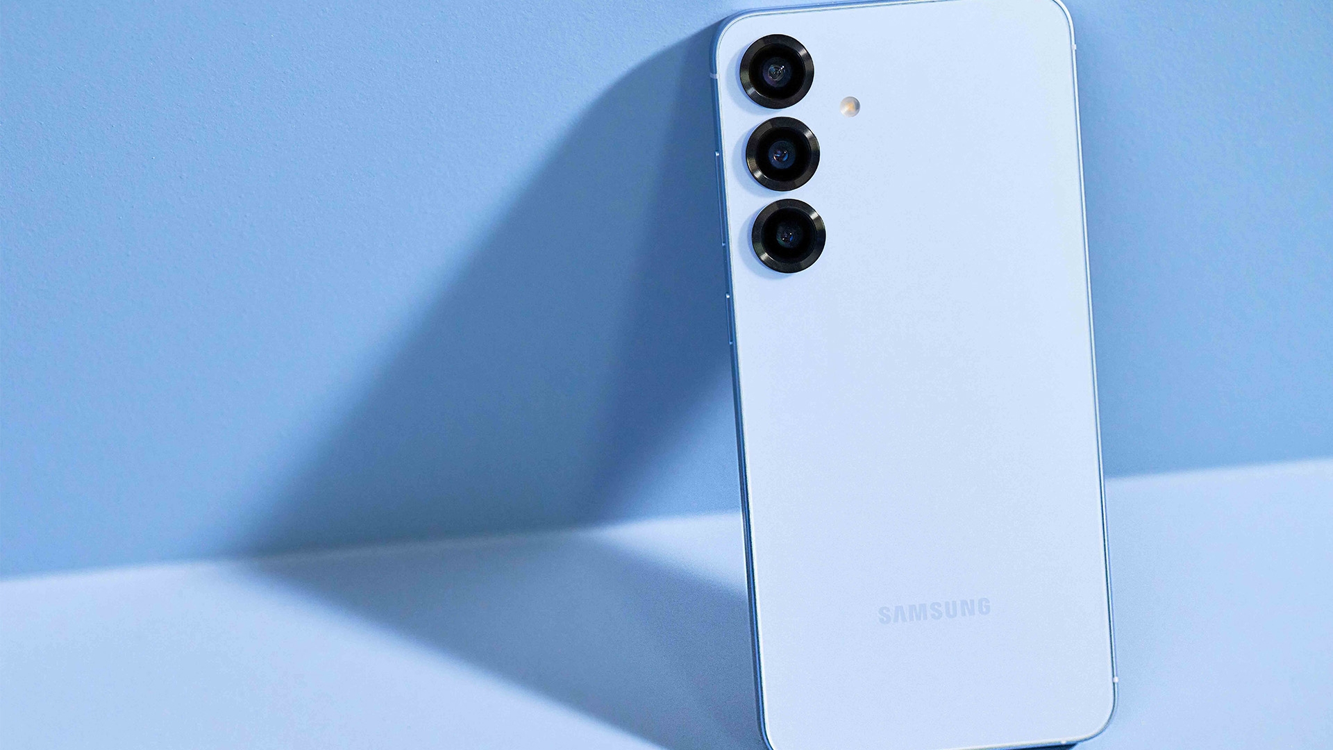 Samsung Galaxy S25 in Icyblue