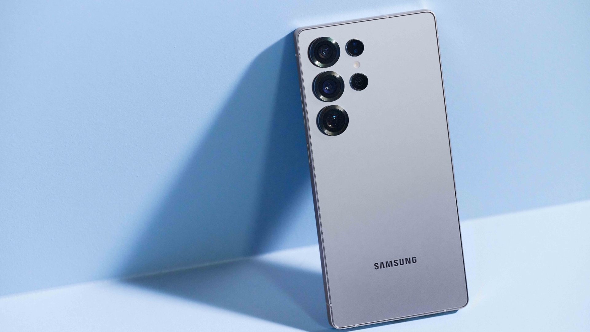 Galaxy S25 Ultra Titanium Silverblue auf Foto