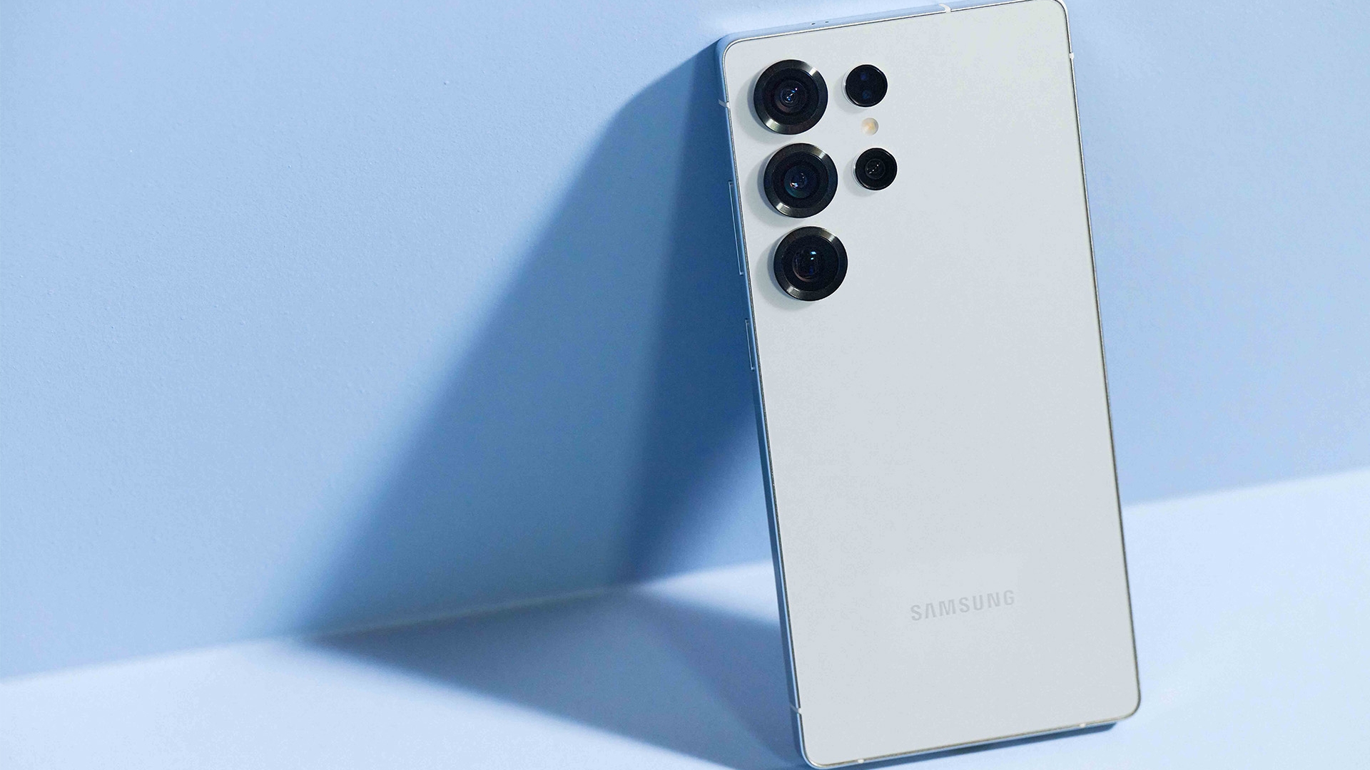 Das Galaxy S25 Ultra zeigt ist mit einem Top-Chip ausgestattet Samsung Galaxy S25 Ultra