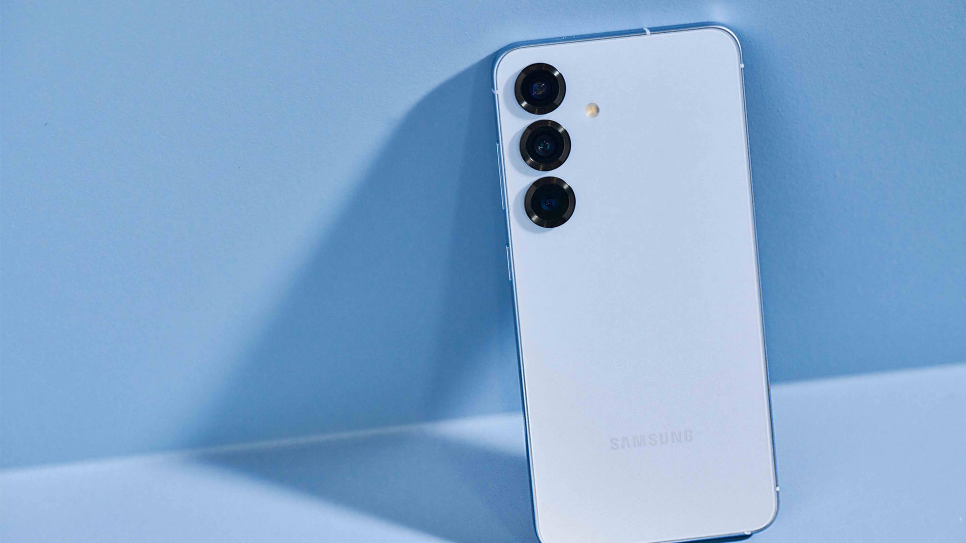 Das Galaxy S25 Edge soll ungefähr so groß werden wie das Galaxy S25 Plus Samsung Galaxy S25 Plus in Icyblue