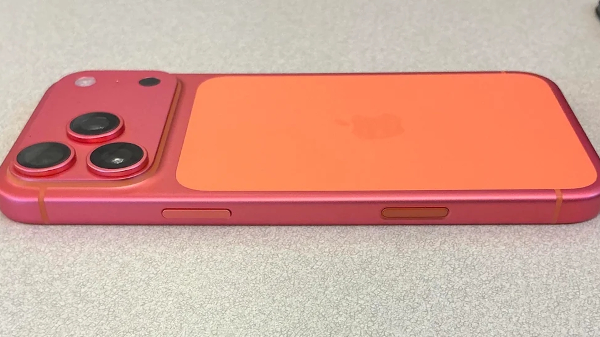 iPhone 17 Pro Max: Cosmic Orange wird Pink