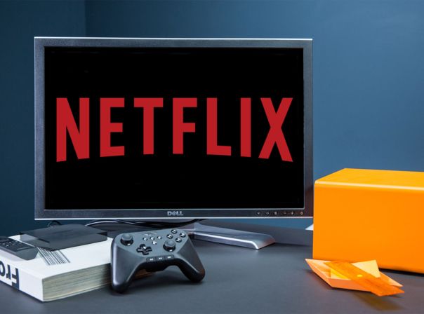 Auf alten Fire-TV-Geräten läuft Netflix bald nicht mehr  Netflix-Logo auf Amazon Fire TV