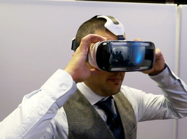 Mit dem Gear VR verwandelt sich das Samsung Galaxy Note 4 im Handumdrehen in eine Virtual Reality-Brille.