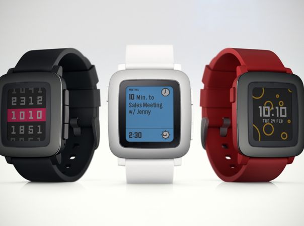 Pebble Time: Smartwatch mit bunten E-Paper-Display.