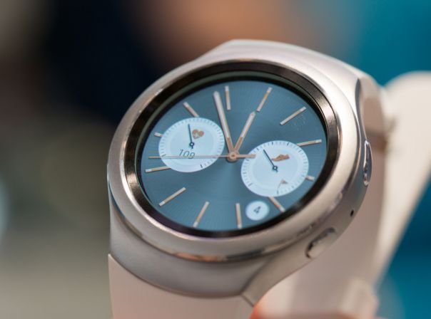 Samsung Gear S2: Das Rad ums Ziffernblatt dient der Steuerung