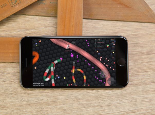 iPhone 6, slither.io