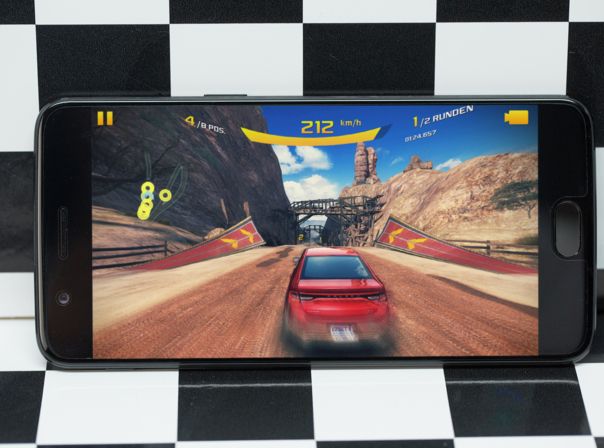 OnePlus 5, Asphalt 8