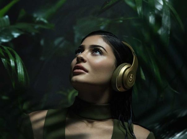 Das Gesicht der Kampagne von Beats und Balmain ist Kylie Jenner