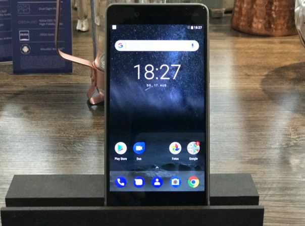 Nokia 8 front