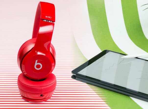 Beats-Kopfhörer und iPad Pro