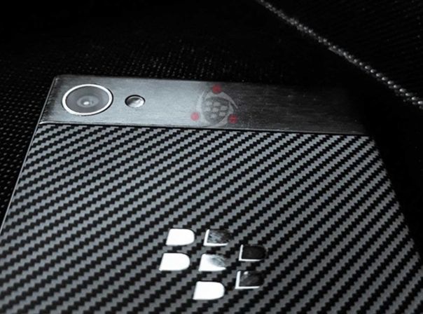 So soll die Rückseite des BlackBerry Krypton aussehen