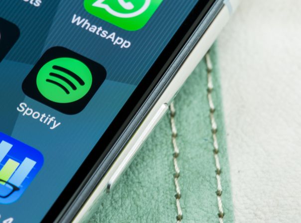 Spotify ist im Abo ab sofort teurer. Betroffen sind alle Angebote des Dienstes. Spotify für iOS